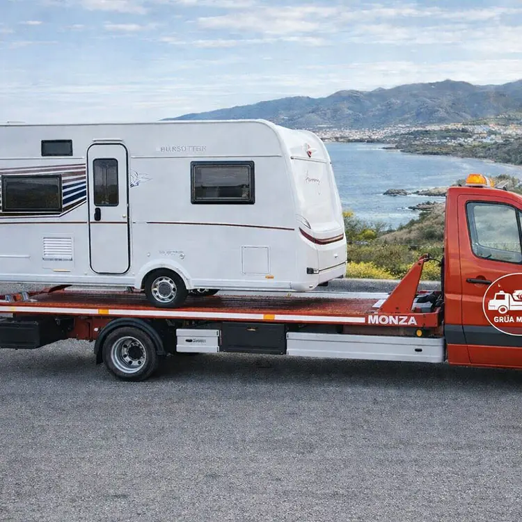 trabajo realizado por grua malaga transporte caravana